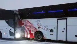 Kars’ta 2 otobüs ve 1 TIR zincirleme kaza yaptı: 2 ölü, 8 yaralı